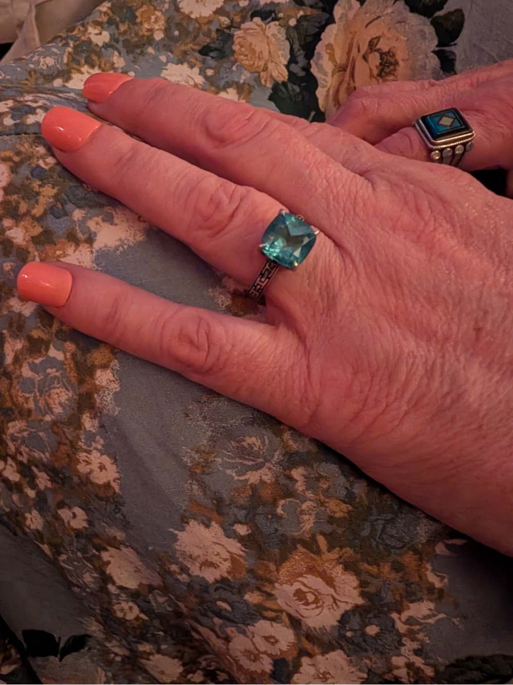4.5 Kt. GORGEOUS BRILLIANT Effy Ring with Bright Topaz Cushion Cut Gemstone - Picture 7 of 10